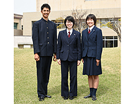 伊奈学園総合高等学校の制服