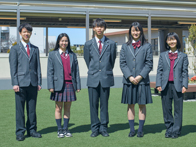 サレジアン国際学園高等学校の制服