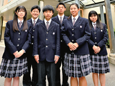 生光学園高等学校の制服