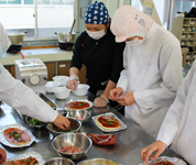 愛媛県　伊予農業高校　食品化学科のみなさん2