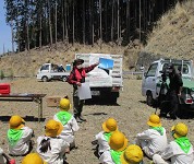 山梨県　甲州市立菱山小学校　緑の少年少女隊のみなさん2