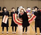 青森県　弘前実業高校　服飾デザイン科３年生のみなさん3