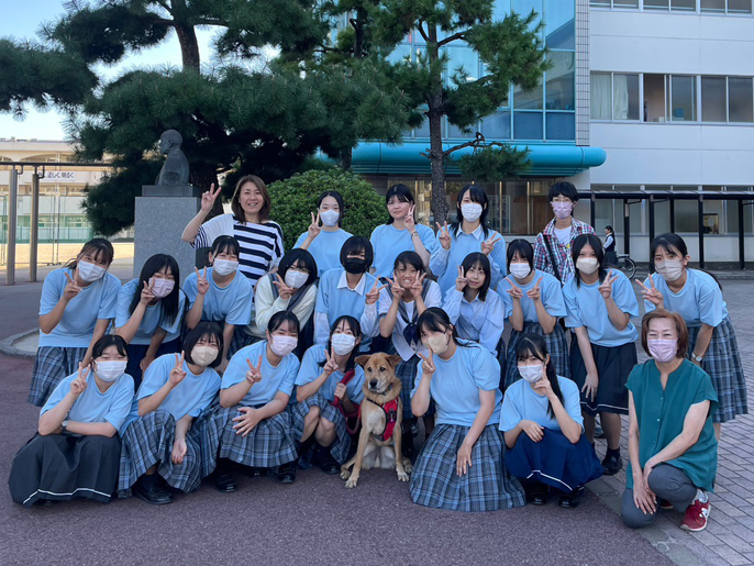 広島県　進徳女子高校　ＷＤＰ（Walking with Dogs Project）部のみなさん10