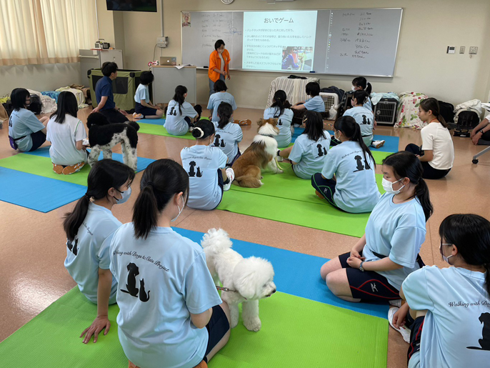 広島県　進徳女子高校　ＷＤＰ（Walking with Dogs Project）部のみなさん8