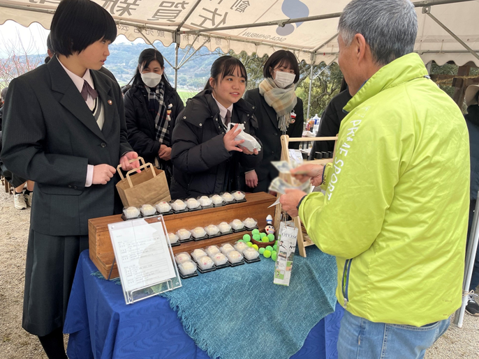 佐賀県　牛津高校　食品調理科、家庭クラブのみなさん2