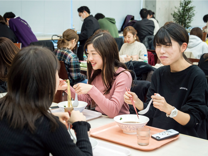 専修大学の学食