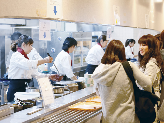 修文大学短期大学部の学食