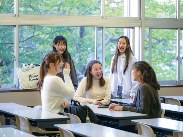 跡見学園女子大学の学食