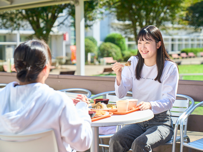 秀明大学の学食