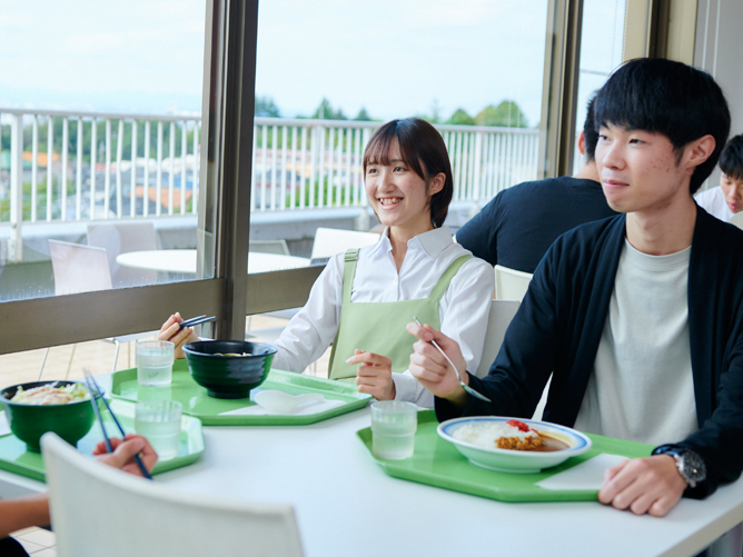 多摩大学の学食