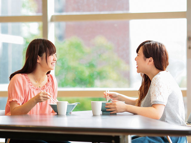 中央学院大学の学食