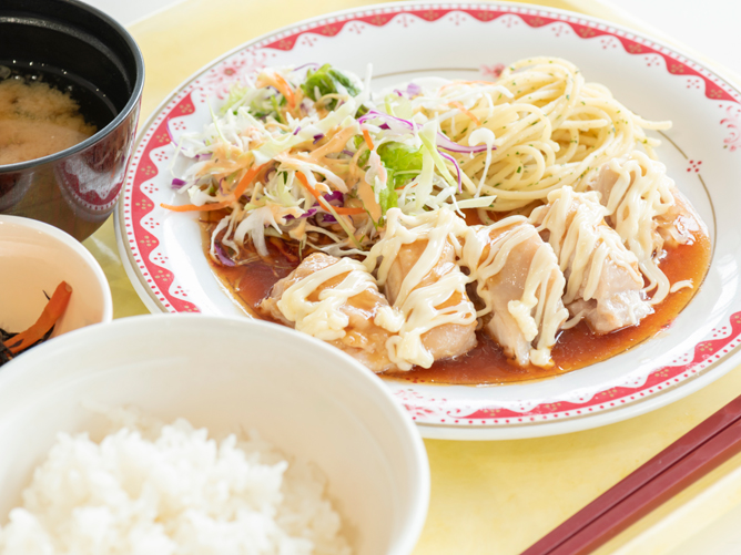 鶴見大学の学食