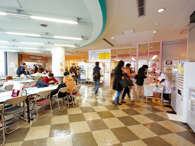 中央学院大学の学食