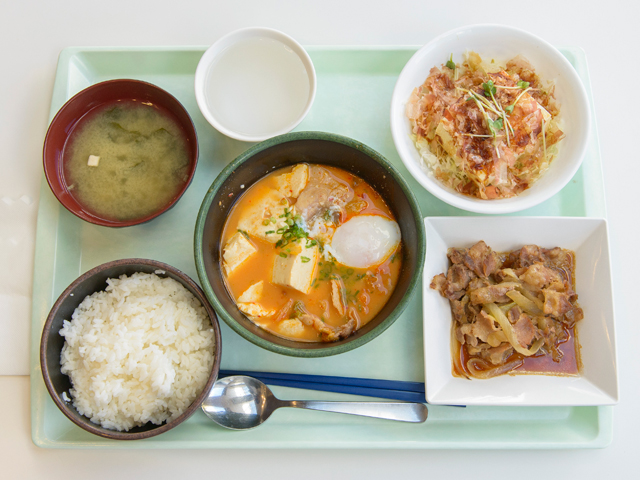 明治薬科大学の学食