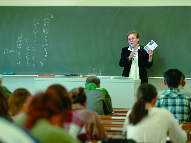 【国際センター】中部大学が企画する留学・研修プログラムの説明を受けたり、参加申し込みができます。