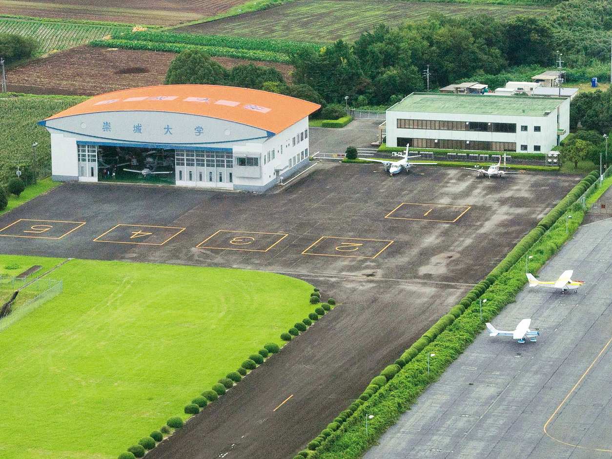 【空港キャンパス】航空整備士を養成する南ウイング。企業で即戦力となる点検・整備スキルを身につけます。