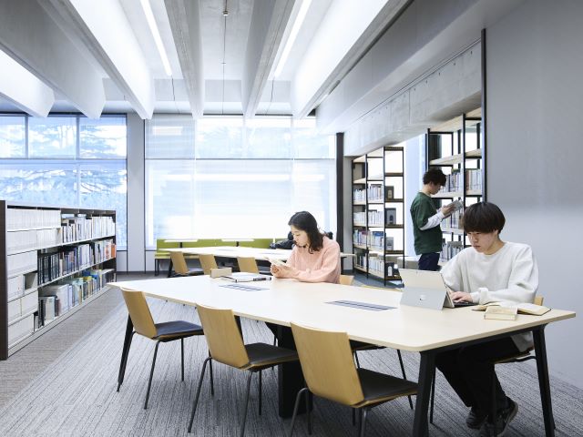 國學院大學の図書館