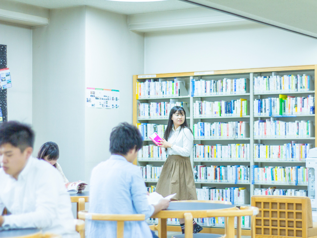 産業能率大学の図書館