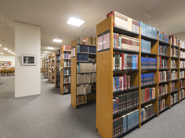 昭和音楽大学の図書館