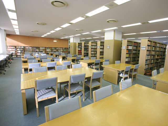 城西大学の図書館