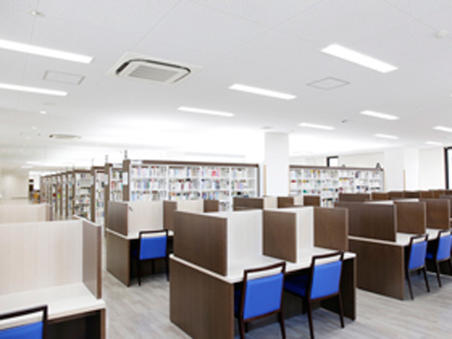 東海学園大学の図書館