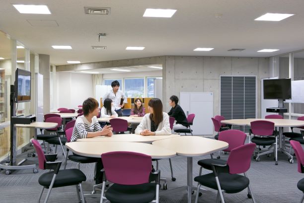 仁愛大学の図書館