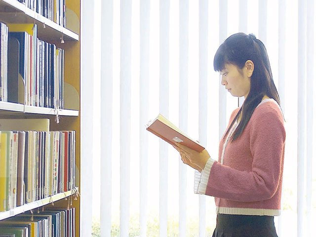 甲子園大学の図書館