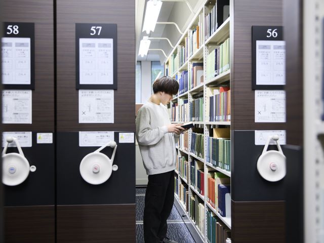 國學院大學の図書館