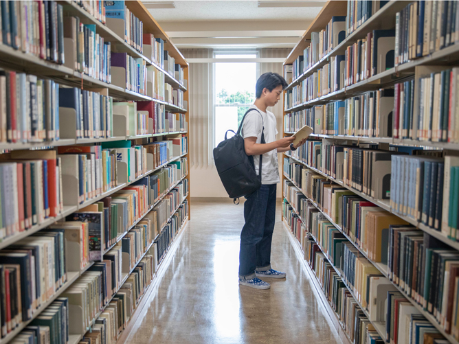 秀明大学の図書館