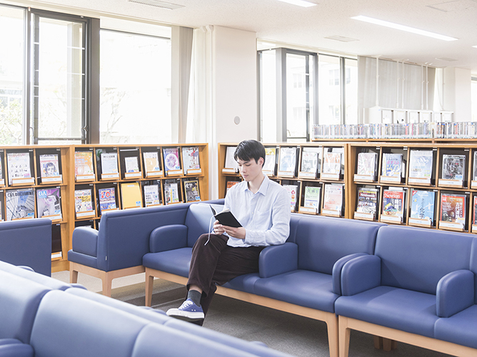 湘南工科大学の図書館