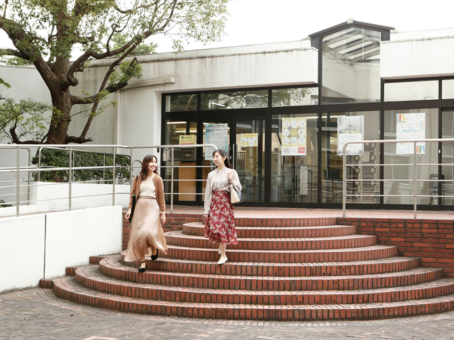 聖心女子大学の図書館