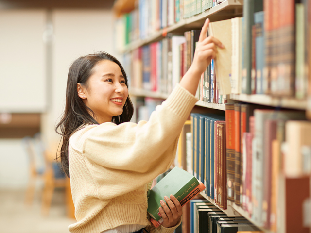 中央学院大学の図書館