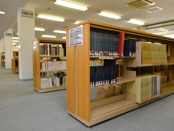 天理大学の図書館