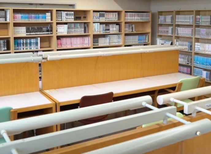 周南公立大学の図書館