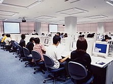 崇城大学の図書館