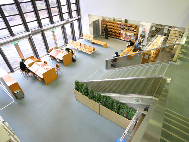 城西大学の図書館