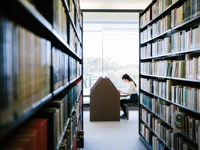 跡見学園女子大学の図書館