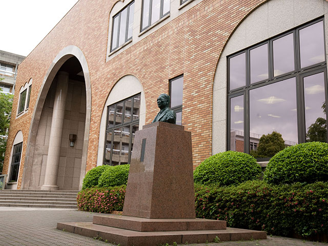 千葉商科大学の図書館