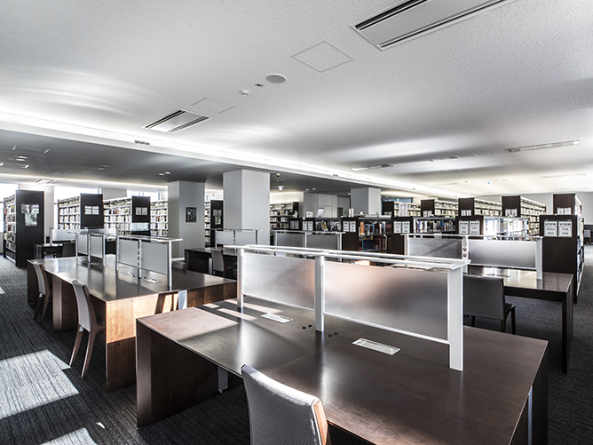 武蔵野大学の図書館