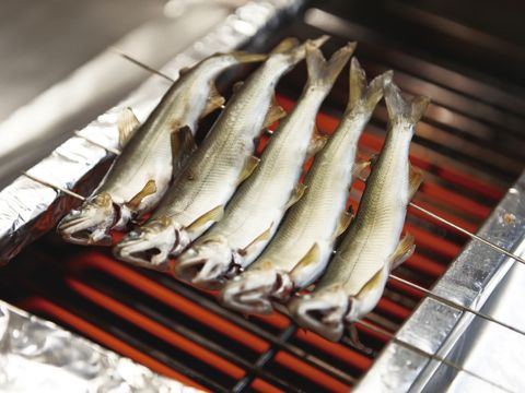 魚や野菜を焼く「焼き床」もプロ仕様